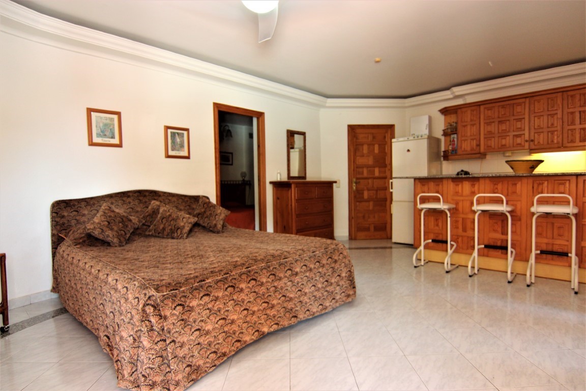 This very spacious villa with sea view is located within walking distance of the