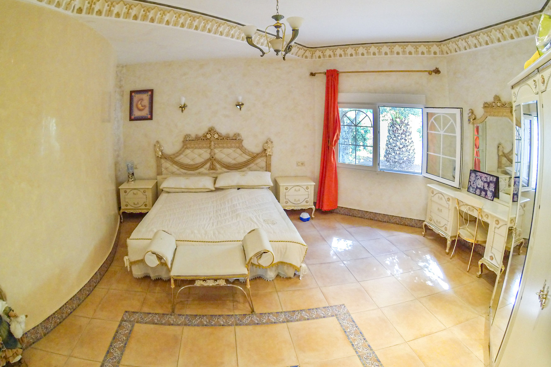 Beeindruckende Villa in einer der ruhigsten und angenehmsten Gegenden von Denia,
