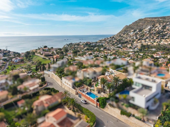 4223CAL Renovated villa with sea views and good rental potential for sale close to the center of Calpe