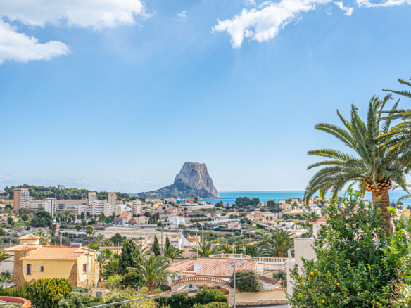 4223CAL Renovated villa with sea views and good rental potential for sale close to the center of Calpe