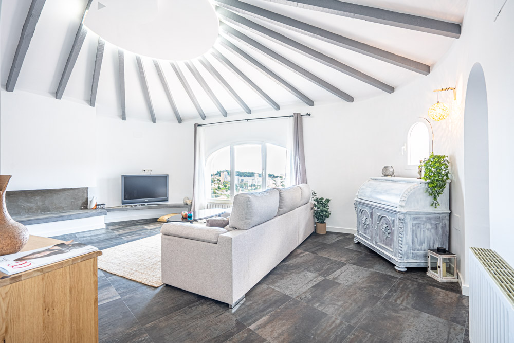 4223CAL - 4223CAL Villa rénovée avec vue sur la mer et bon potentiel locatif à vendre à proximité du centre de Calpe