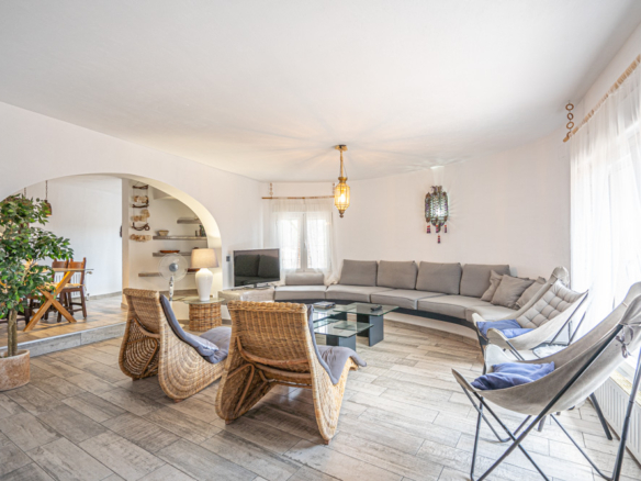 4223CAL Renovated villa with sea views and good rental potential for sale close to the center of Calpe