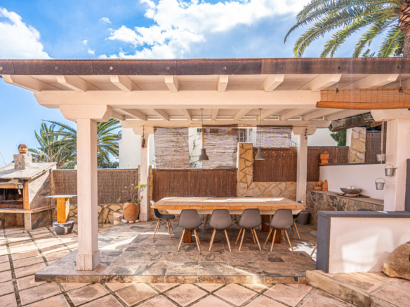 4223CAL Renovated villa with sea views and good rental potential for sale close to the center of Calpe