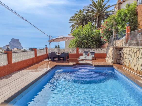 4223CAL Renovated villa with sea views and good rental potential for sale close to the center of Calpe