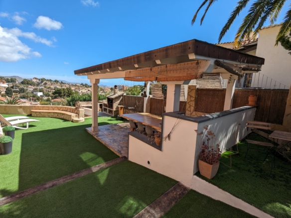 4223CAL Renovated villa with sea views and good rental potential for sale close to the center of Calpe