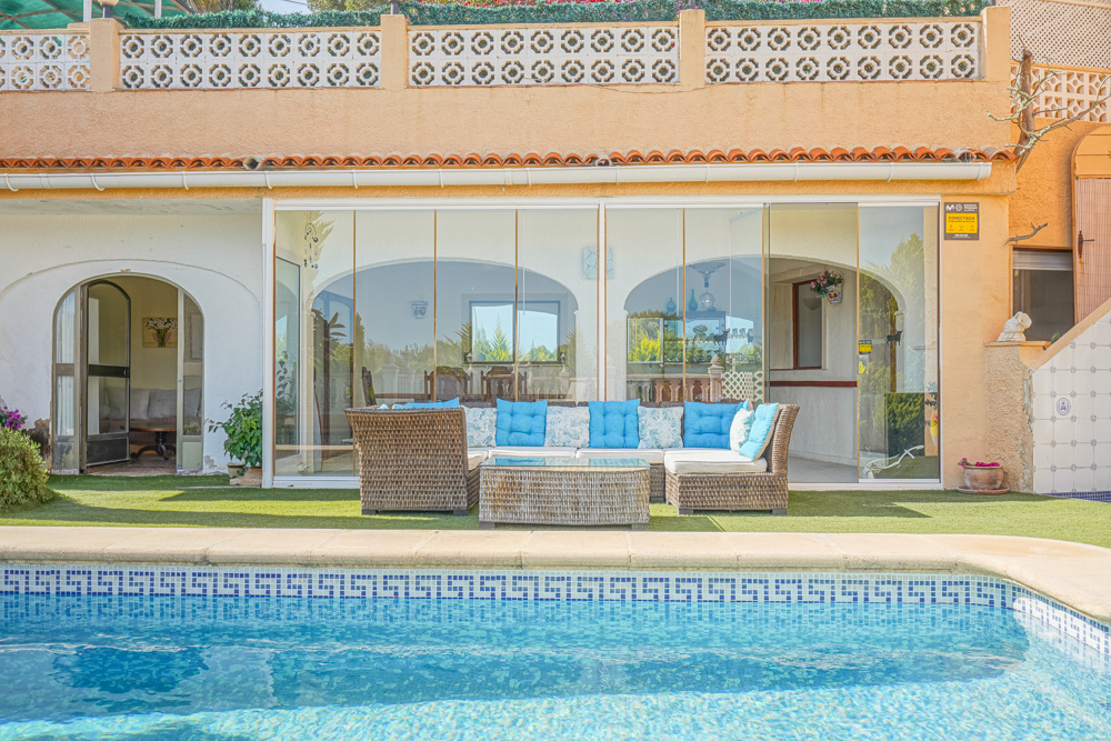 <div>This villa is located in Costa Nova close to several idyllic beaches. The villa