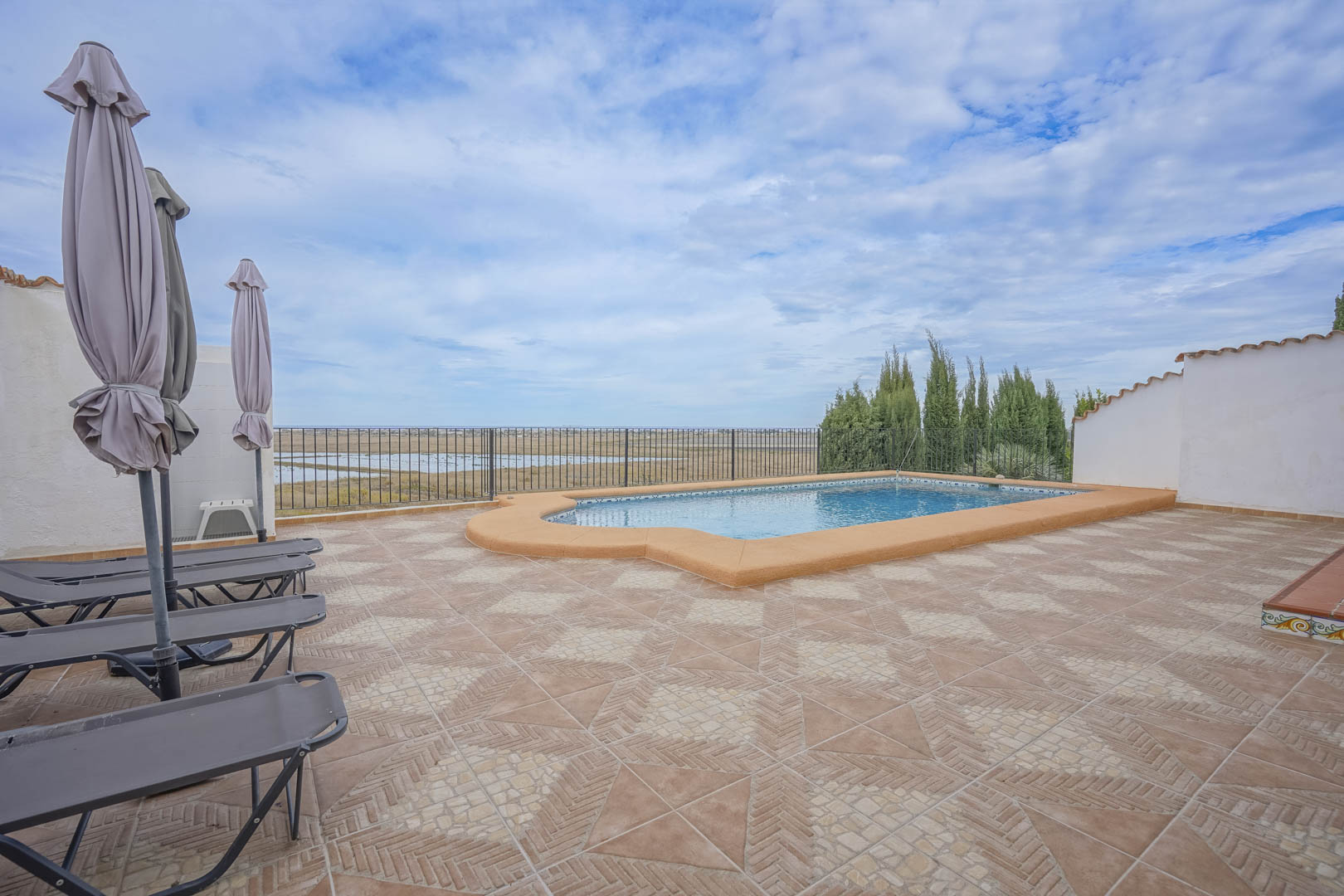 For Sale. Villa / Chalet in Pego