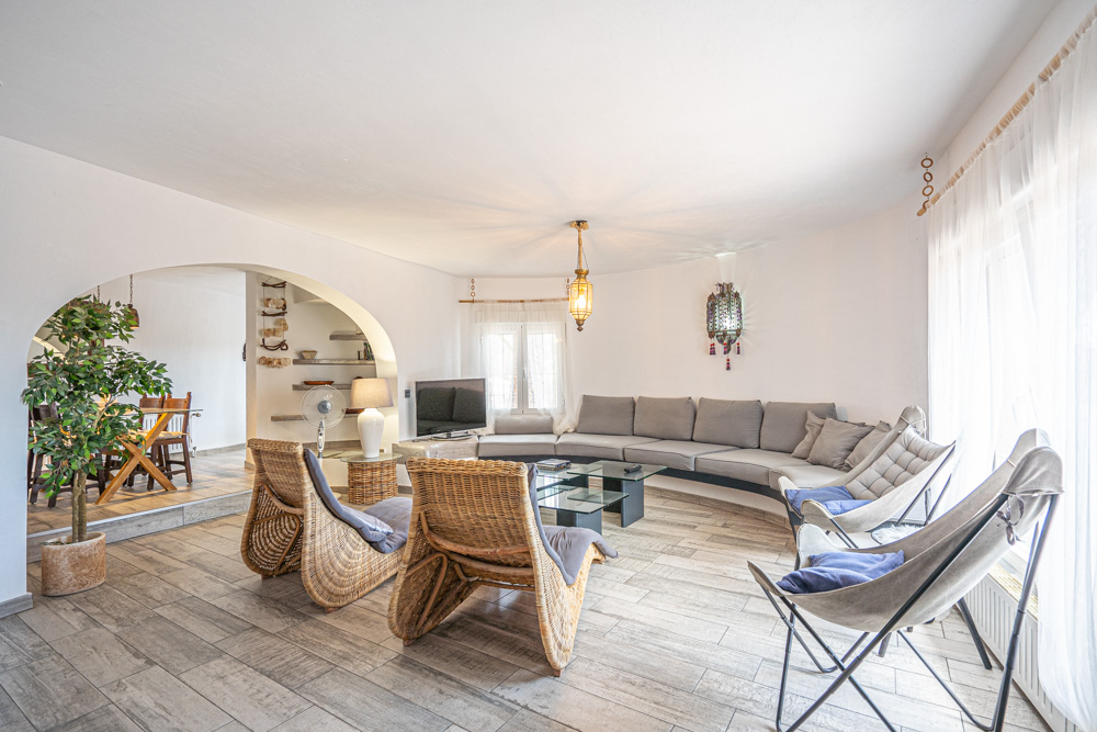 4223CAL - 4223CAL Villa rénovée avec vue sur la mer et bon potentiel locatif à vendre à proximité du centre de Calpe