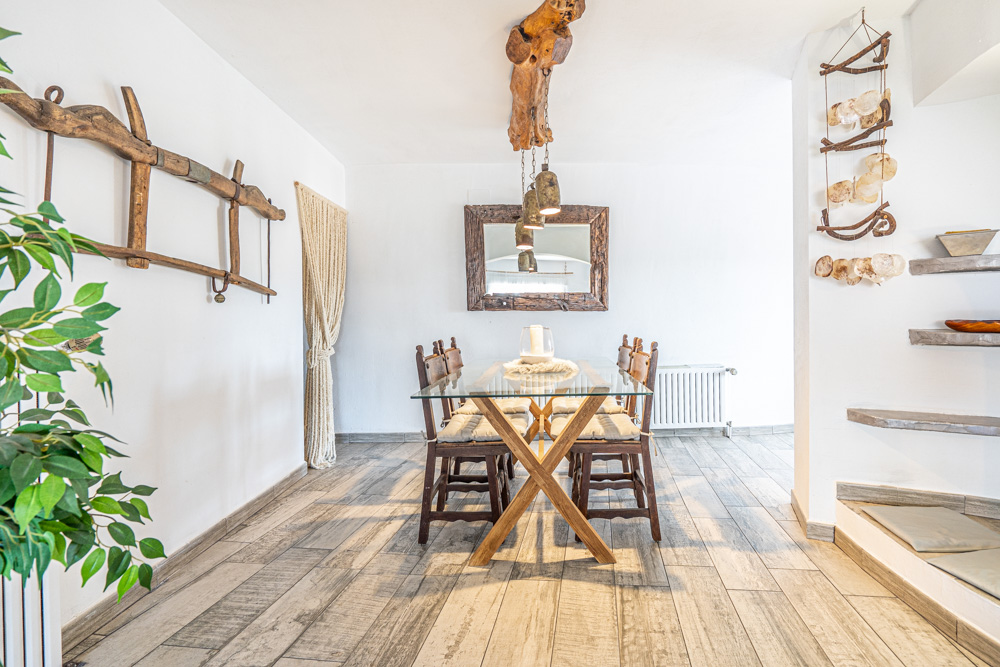 4223CAL - 4223CAL Villa rénovée avec vue sur la mer et bon potentiel locatif à vendre à proximité du centre de Calpe