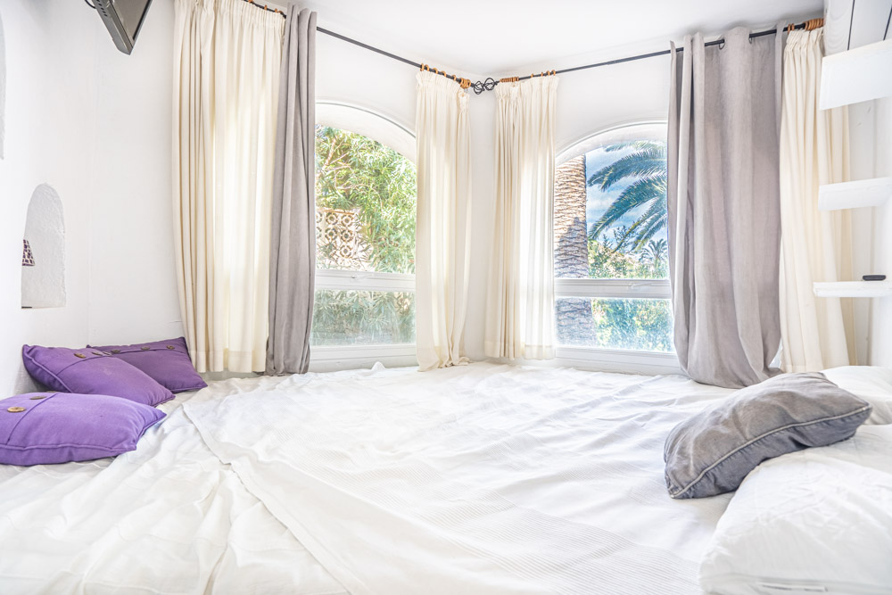 4223CAL - 4223CAL Villa rénovée avec vue sur la mer et bon potentiel locatif à vendre à proximité du centre de Calpe