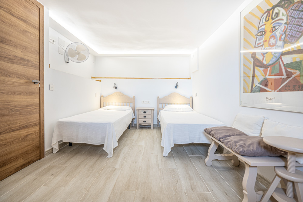 4223CAL - 4223CAL Villa rénovée avec vue sur la mer et bon potentiel locatif à vendre à proximité du centre de Calpe