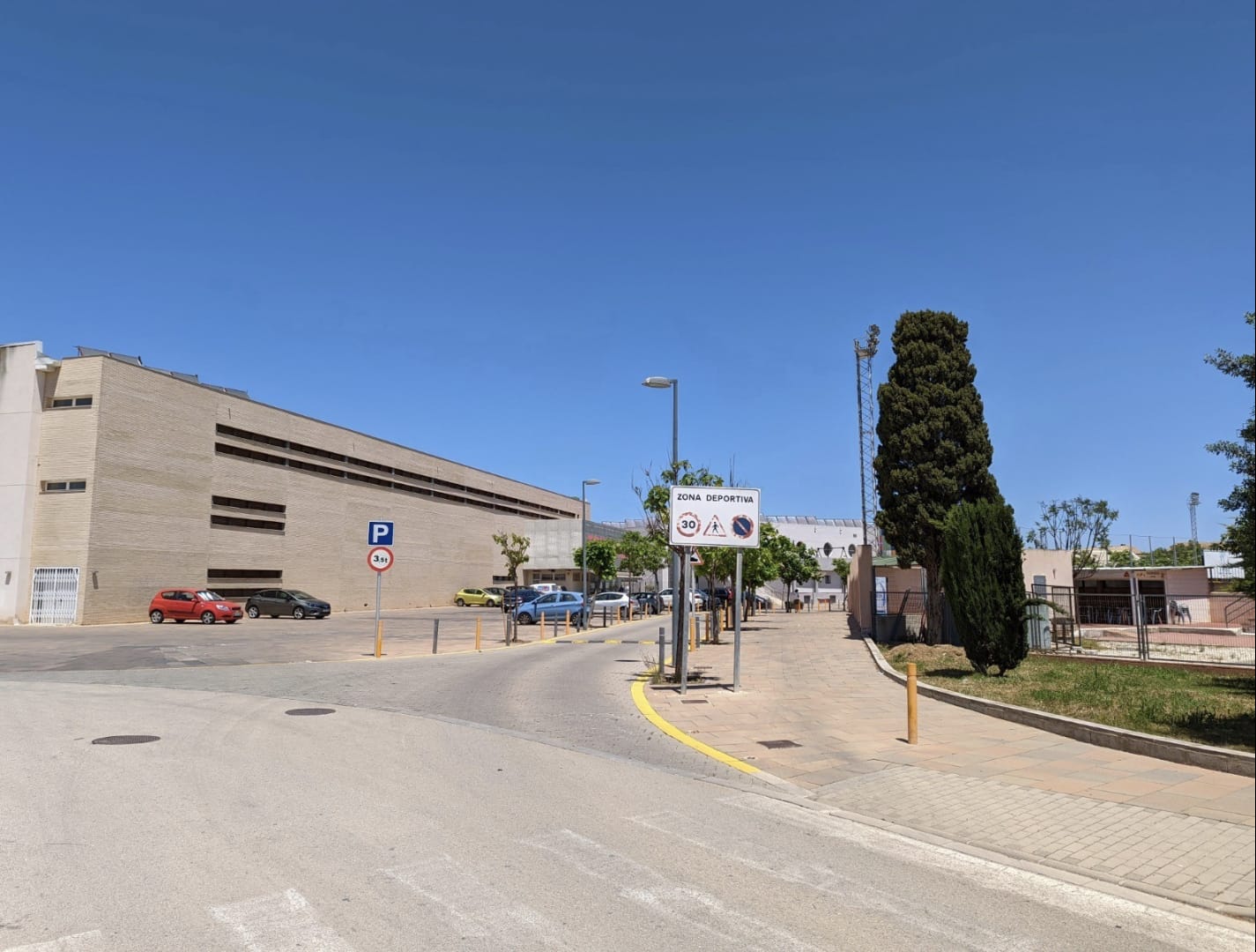 8003DEN - Commercieel perceel te koop in Denia