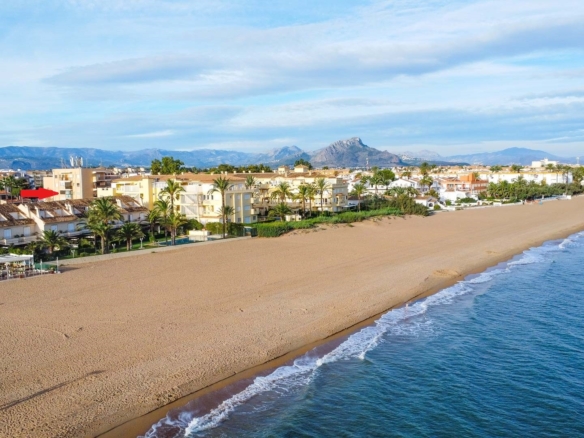 4426DEN Apartment with direct access to the beach for sale in Denia