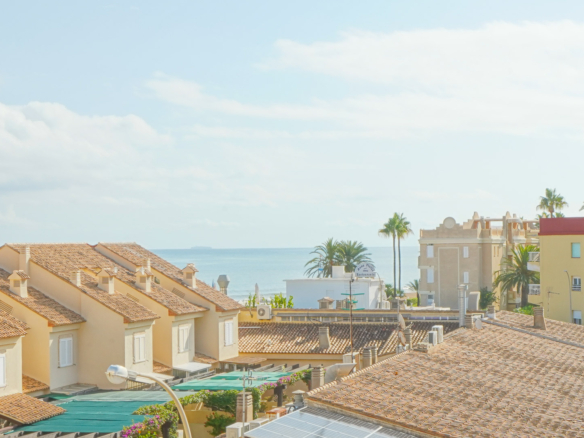 4426DEN Apartment with direct access to the beach for sale in Denia