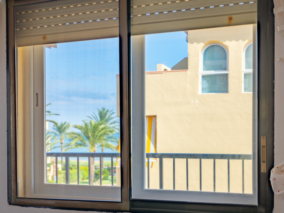 4426DEN Apartment with direct access to the beach for sale in Denia