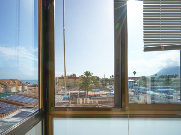 4426DEN Apartment with direct access to the beach for sale in Denia