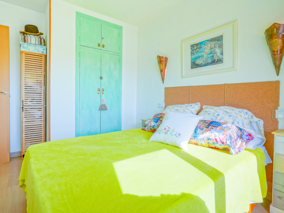 4426DEN Apartment with direct access to the beach for sale in Denia
