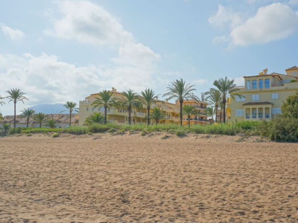 4426DEN Apartment with direct access to the beach for sale in Denia