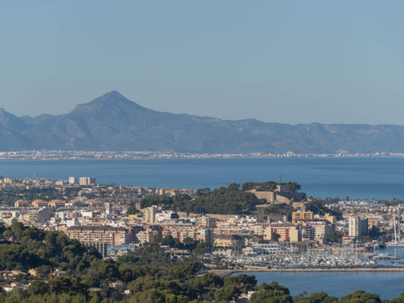 4426DEN Apartment with direct access to the beach for sale in Denia