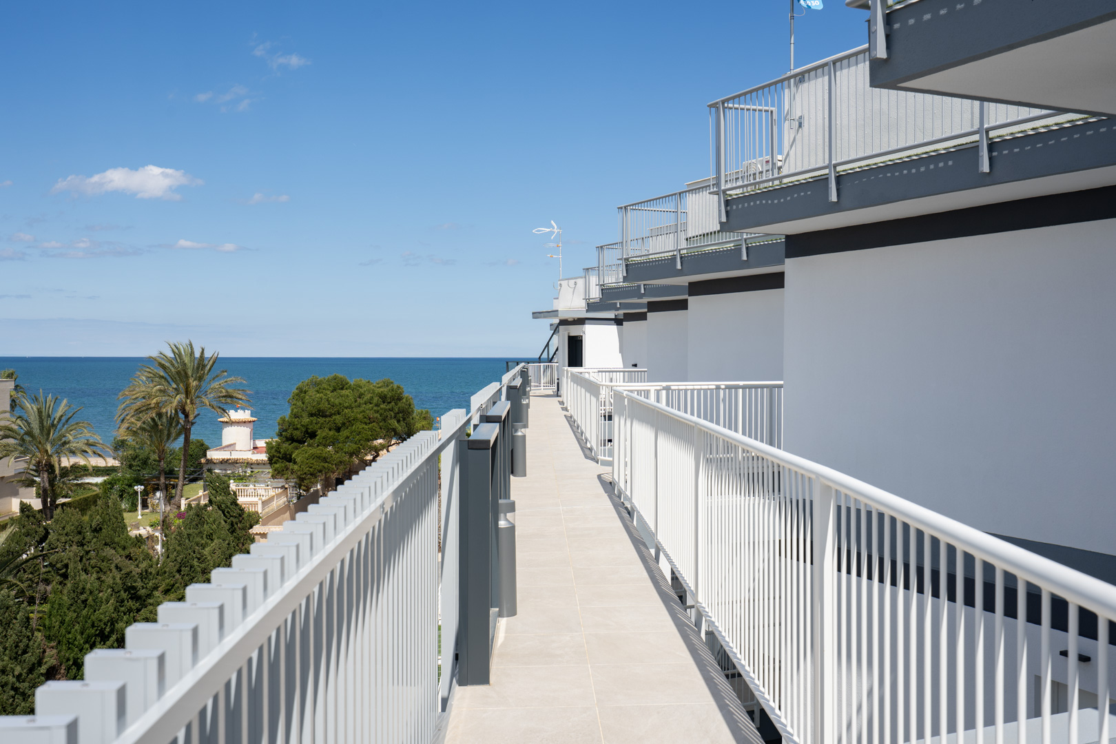 4502DEN - 4502DEN Fantastique penthouse moderne directement sur la plage à vendre à Denia