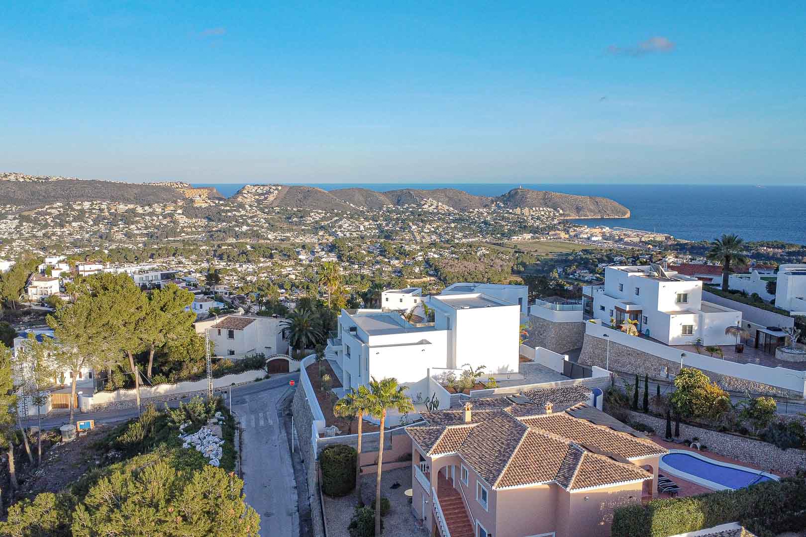 8248MOR - 8248MOR Villa moderna de obra nueva con vistas panorámicas al mar y gran terraza, a la venta en Moraira.