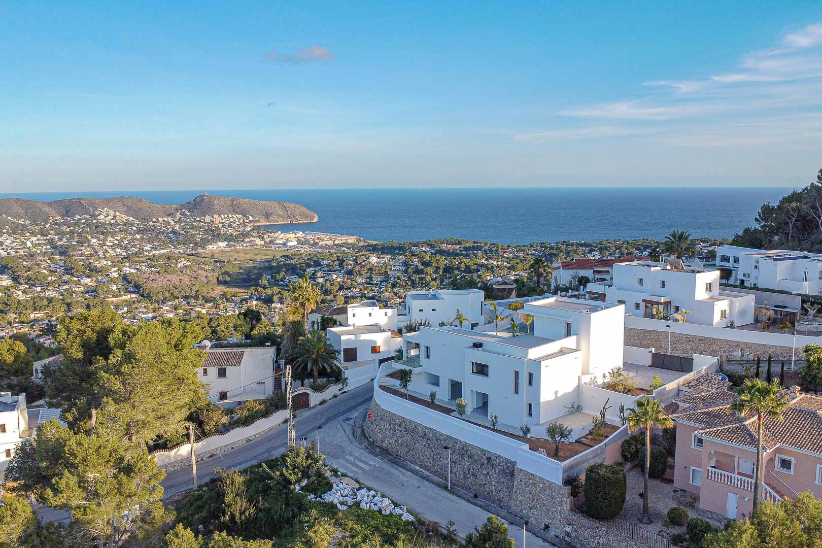 8248MOR - 8248MOR Villa moderna de obra nueva con vistas panorámicas al mar y gran terraza, a la venta en Moraira.