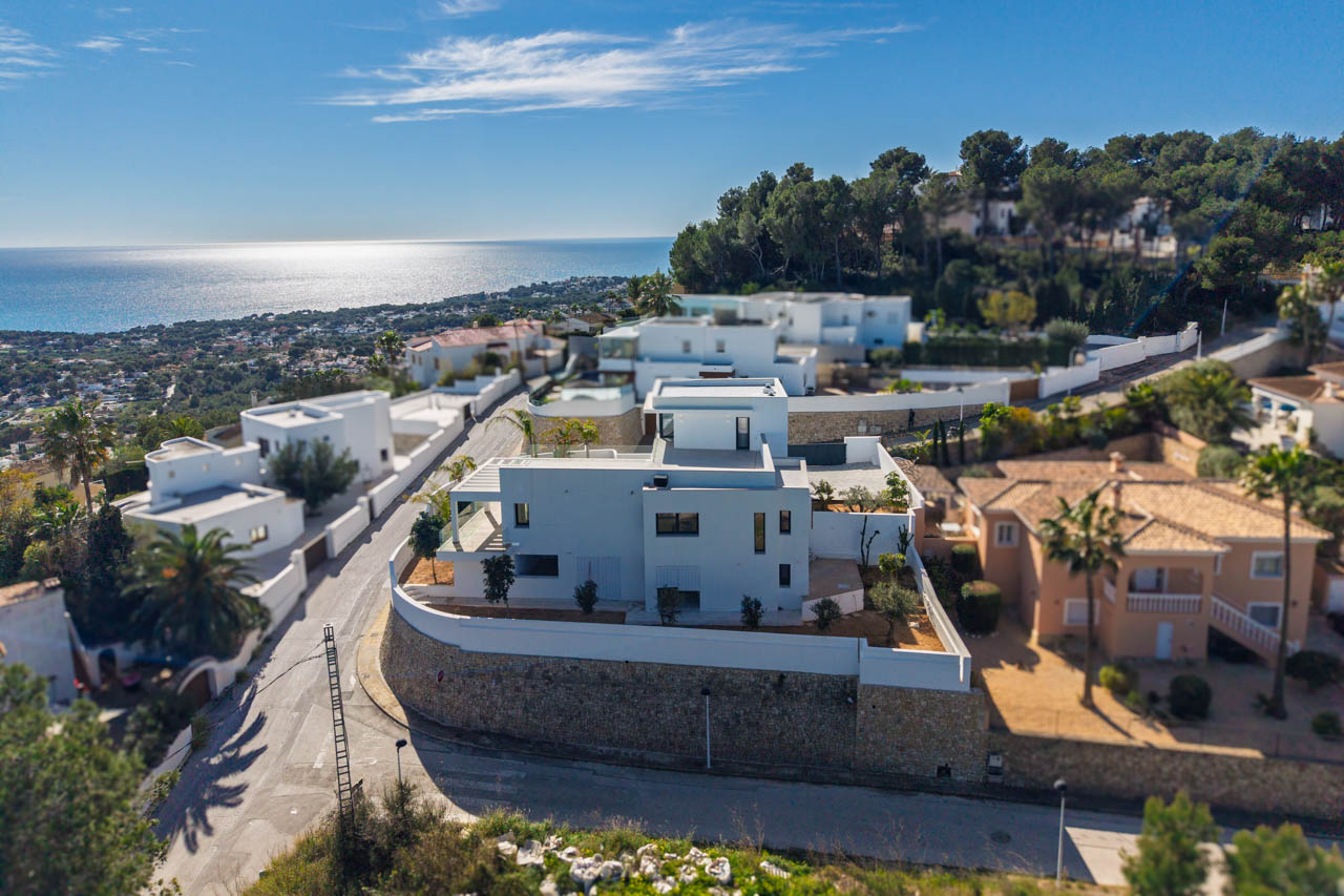 8248MOR - 8248MOR Villa moderna de obra nueva con vistas panorámicas al mar y gran terraza, a la venta en Moraira.