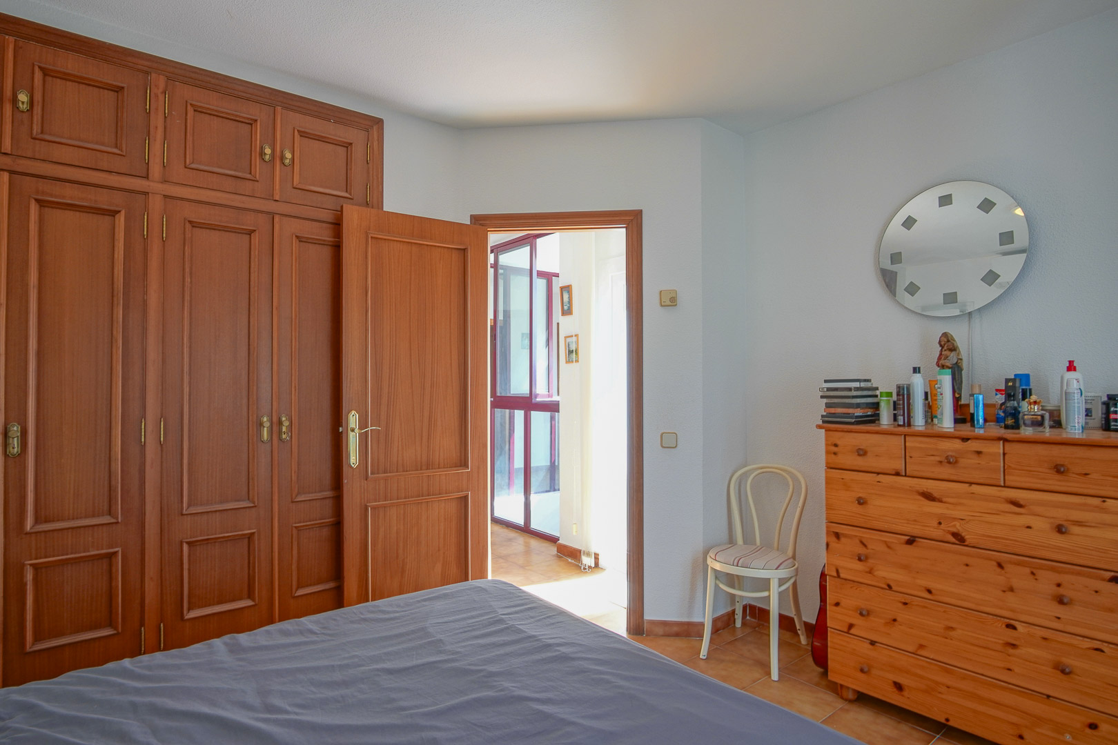 8256ALT Mediterrane Villa mit Teilblick auf das Meer und die Berge zum Verkauf in Altea.