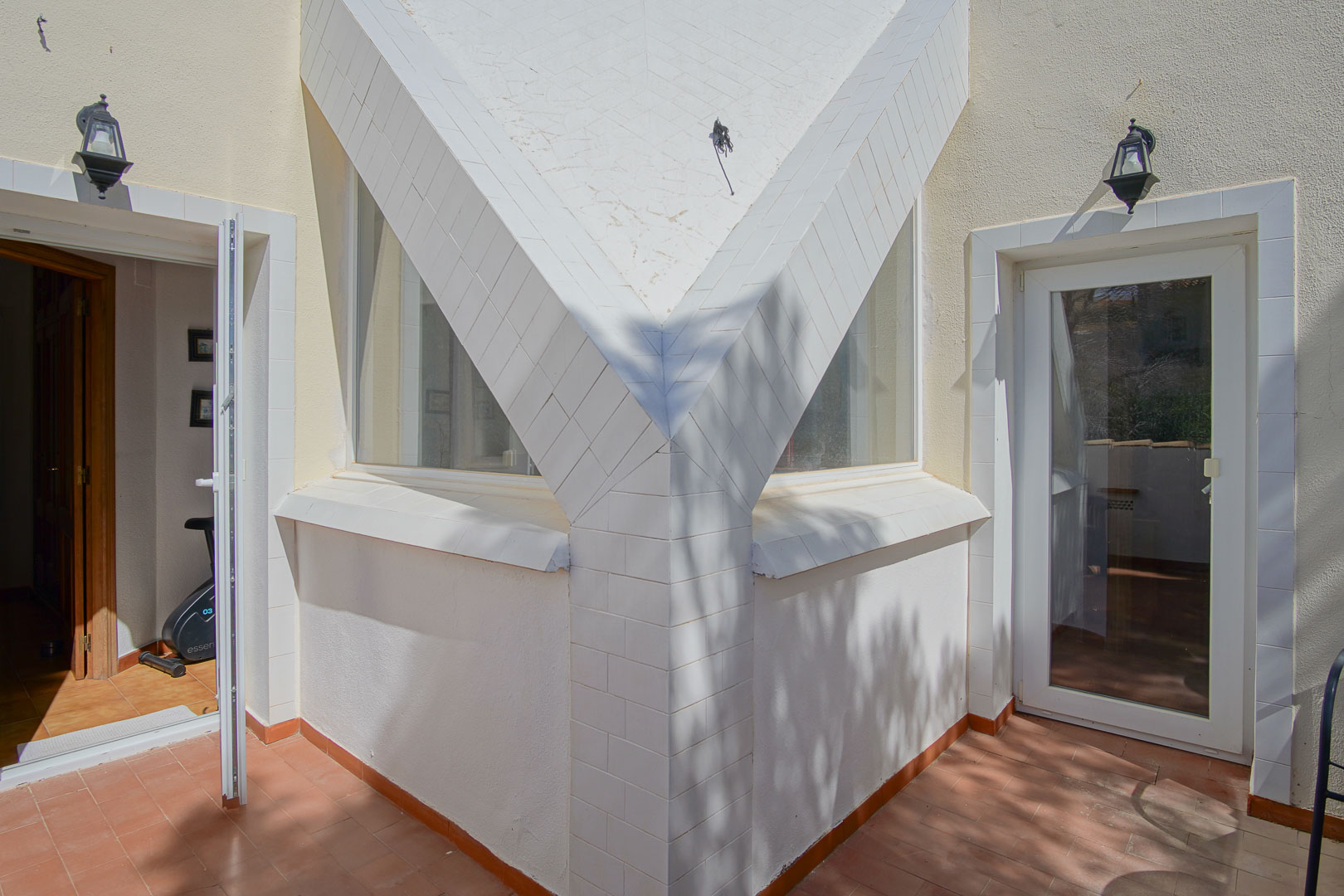 8256ALT Mediterrane Villa mit Teilblick auf das Meer und die Berge zum Verkauf in Altea.