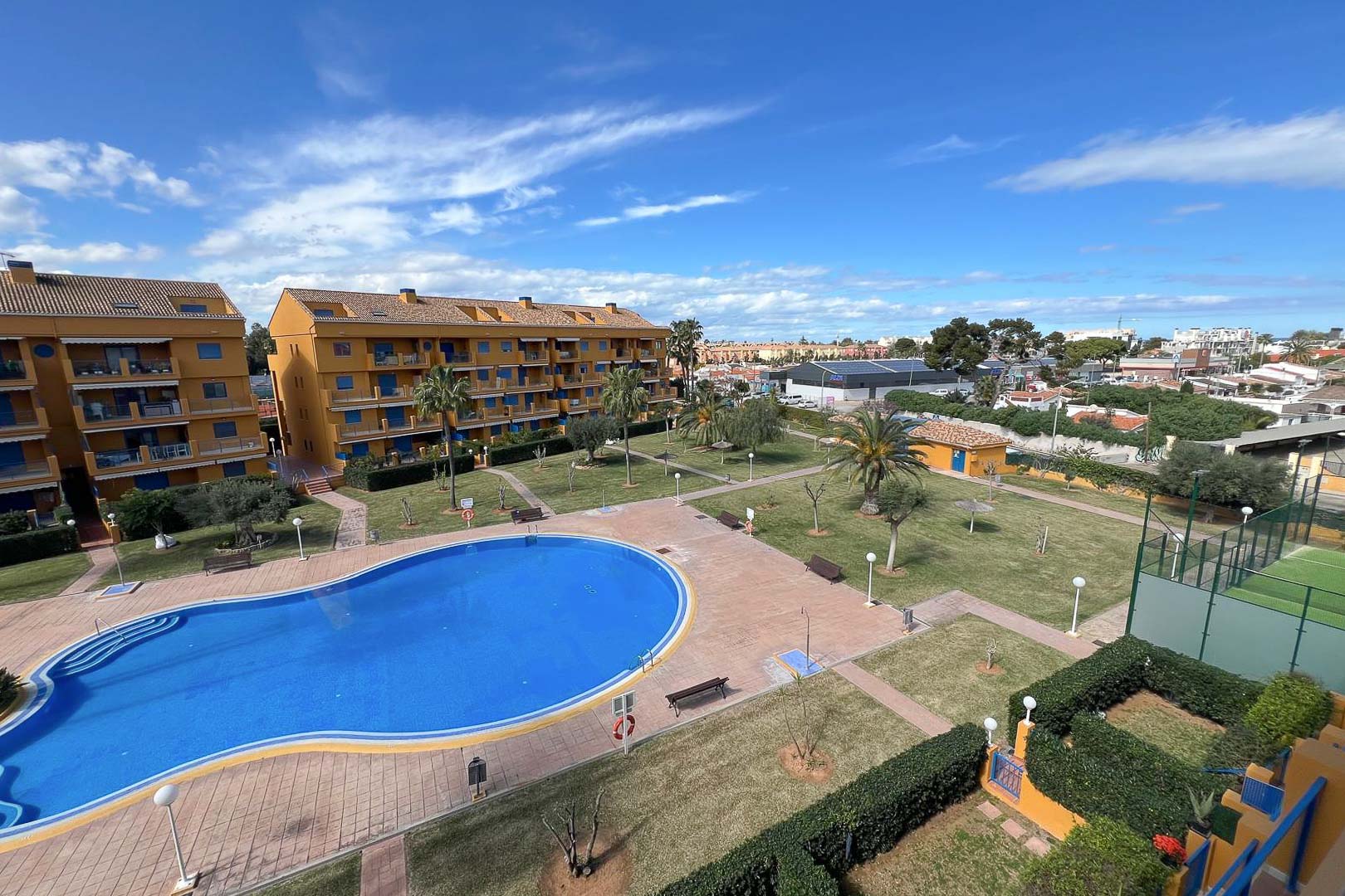 8269DEN - 8269DEN Duplex penthouse avec terrasse et vue partielle sur la mer à vendre à Las Marina, Denia.