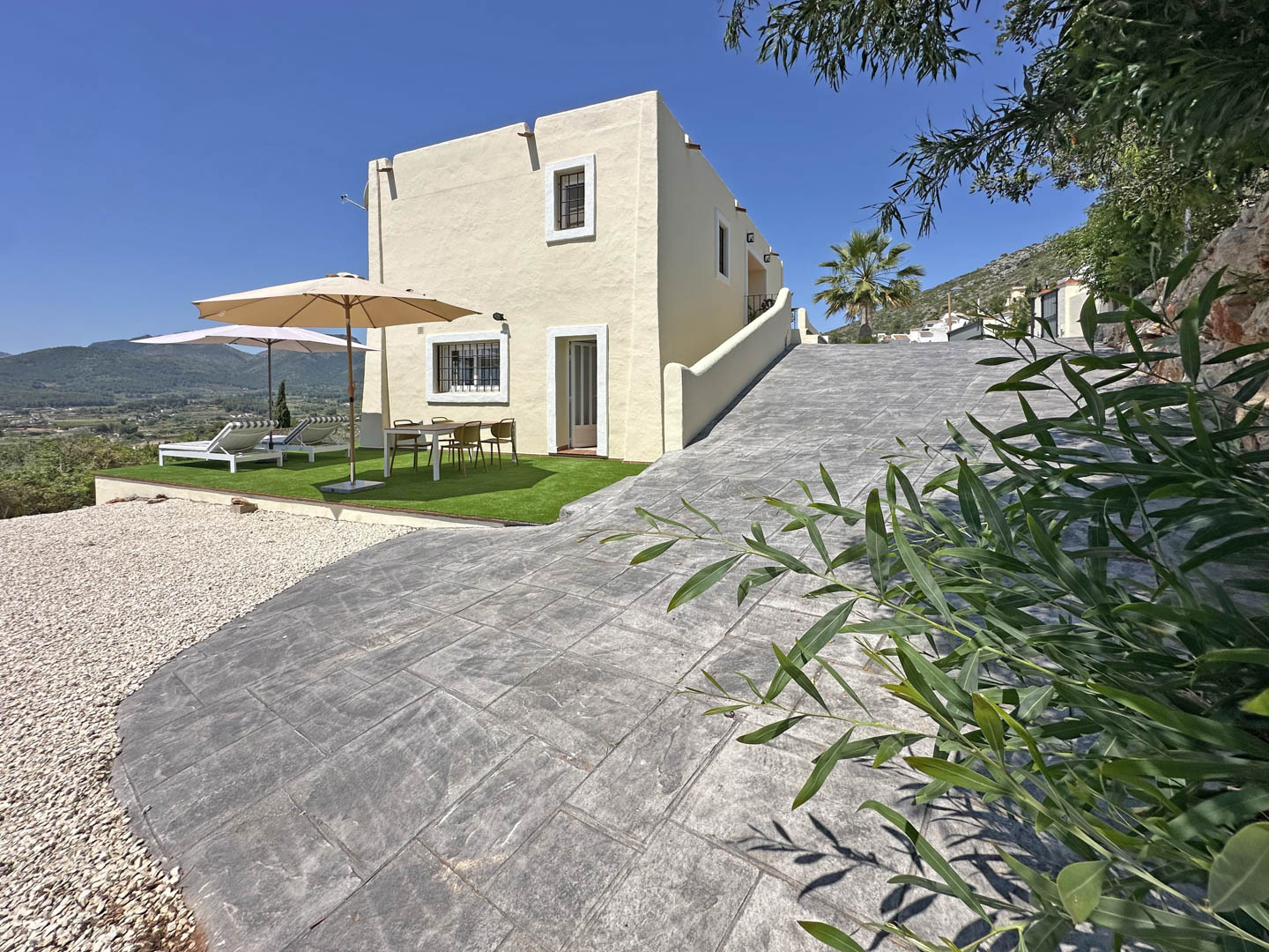 C4XY4536JAL Villa reformada en venta con vistas panorámicas al valle en Valle del Paraíso