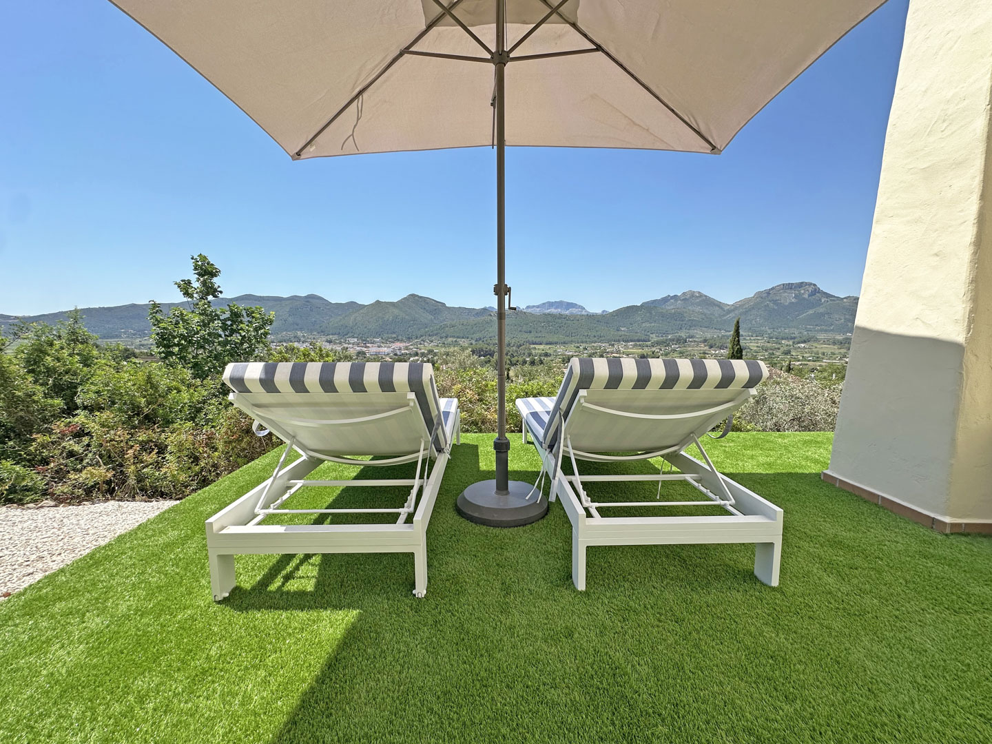 C4XY4536JAL Villa reformada en venta con vistas panorámicas al valle en Valle del Paraíso