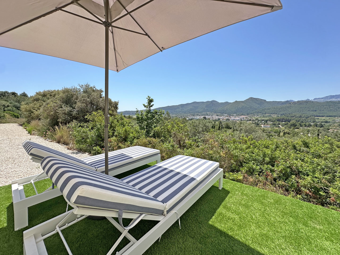 C4XY4536JAL Villa reformada en venta con vistas panorámicas al valle en Valle del Paraíso