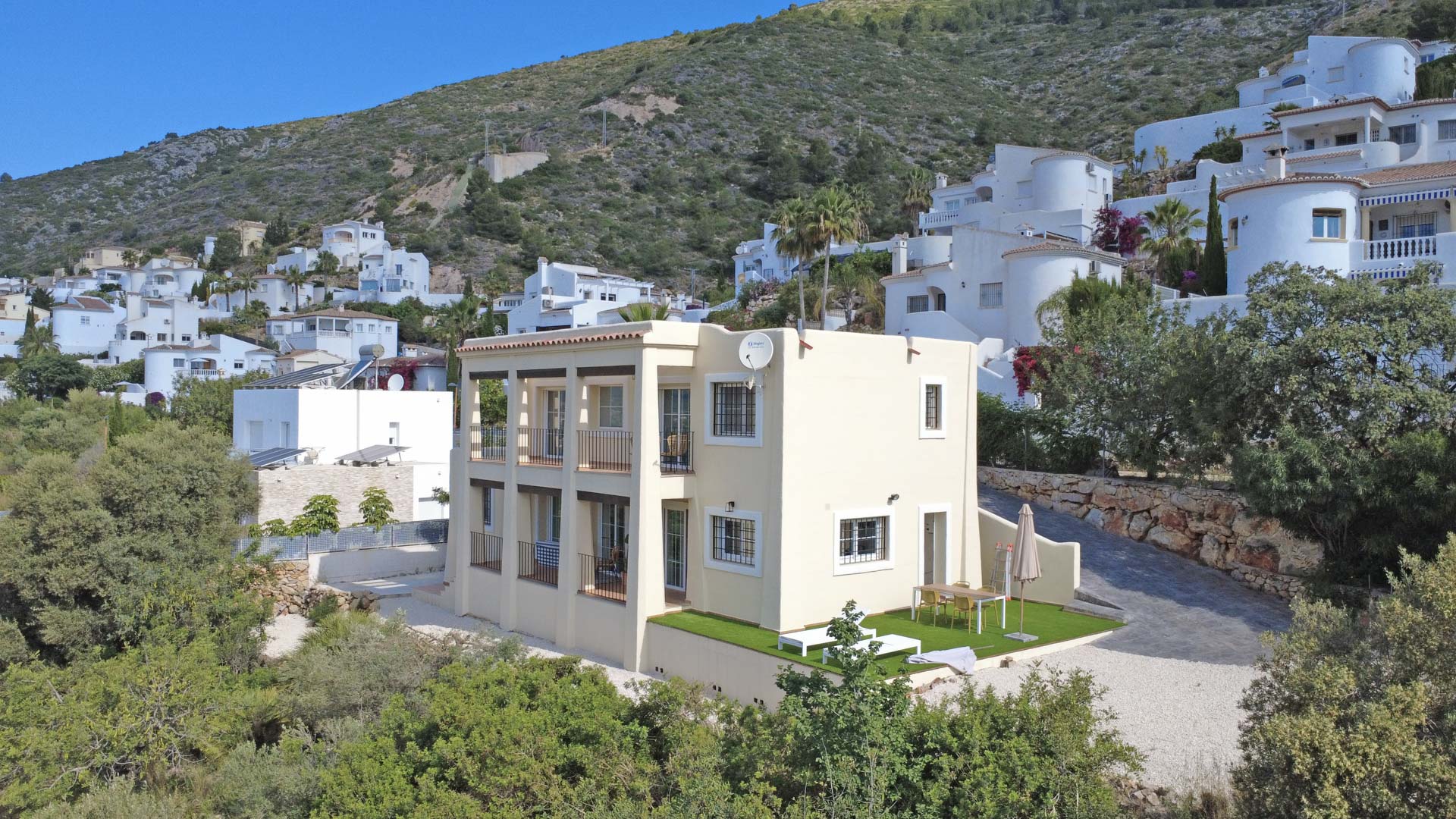 C4XY4536JAL Villa reformada en venta con vistas panorámicas al valle en Valle del Paraíso