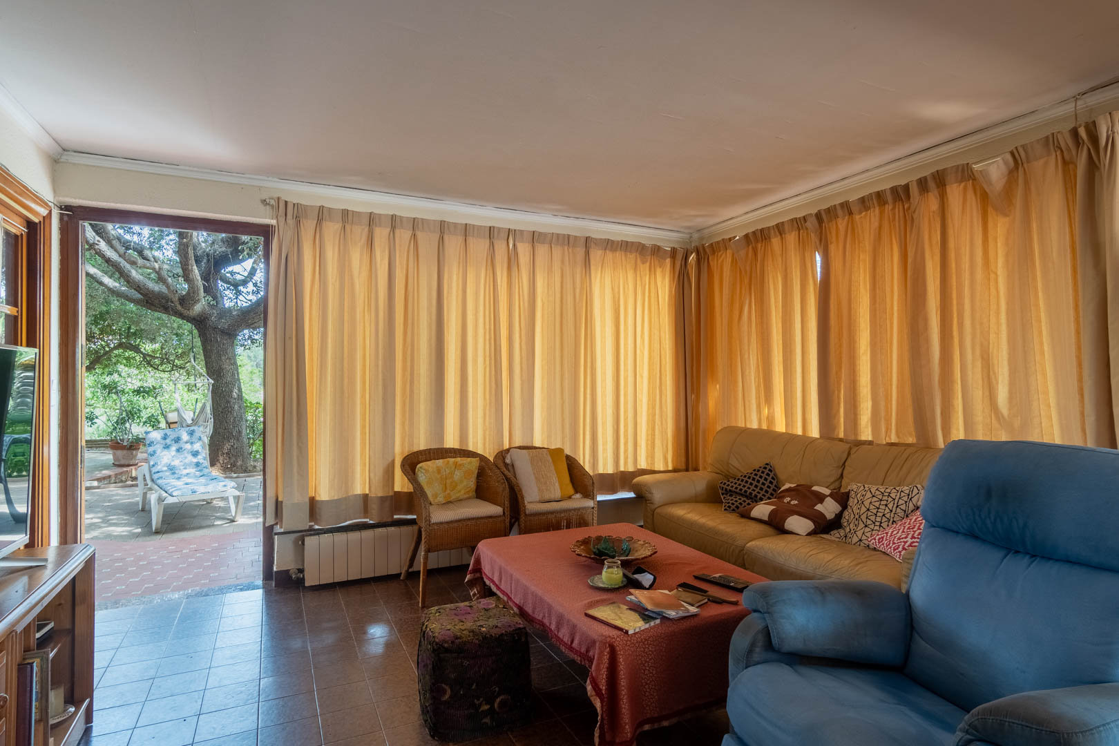 8290DEN Mediterrane Villa mit Pool, großem Grundstück, 550 m vom Strand entfernt und in der Nähe des Zentrums, zu verkaufen in Denia.