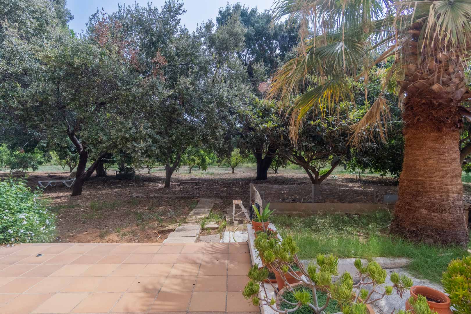 8290DEN Mediterrane Villa mit Pool, großem Grundstück, 550 m vom Strand entfernt und in der Nähe des Zentrums, zu verkaufen in Denia.