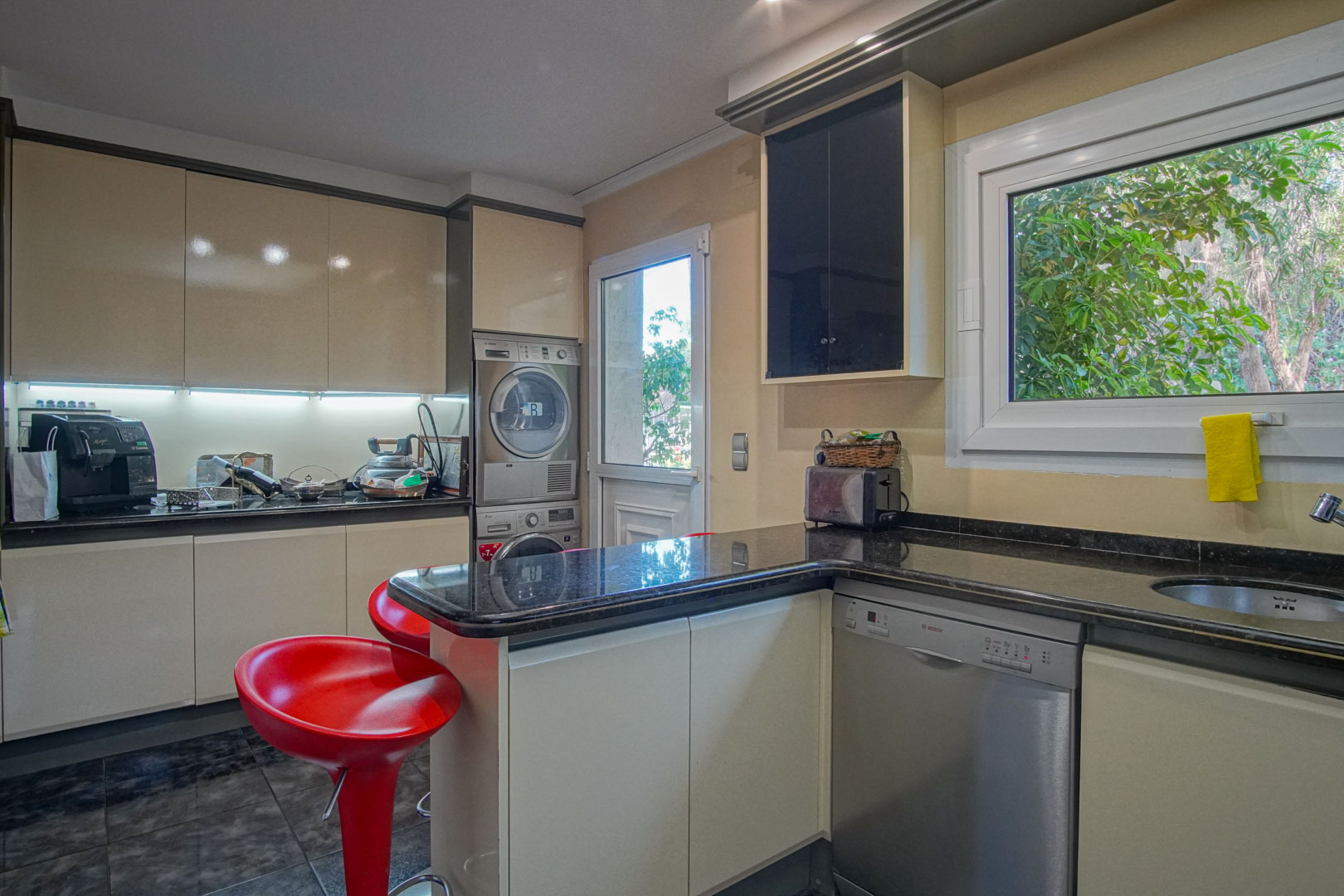 C3XY8287DEN - C3XY8287DEN Villa with pool for sale in Denia, with partial mountain and castle views.