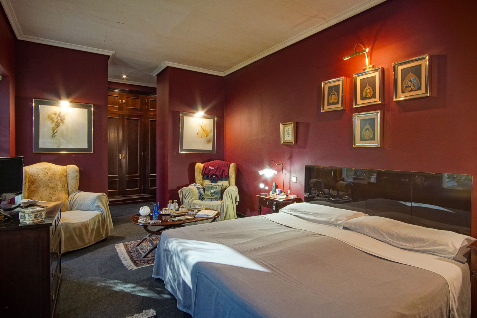 C3XY8287DEN - C3XY8287DEN Villa with pool for sale in Denia, with partial mountain and castle views.