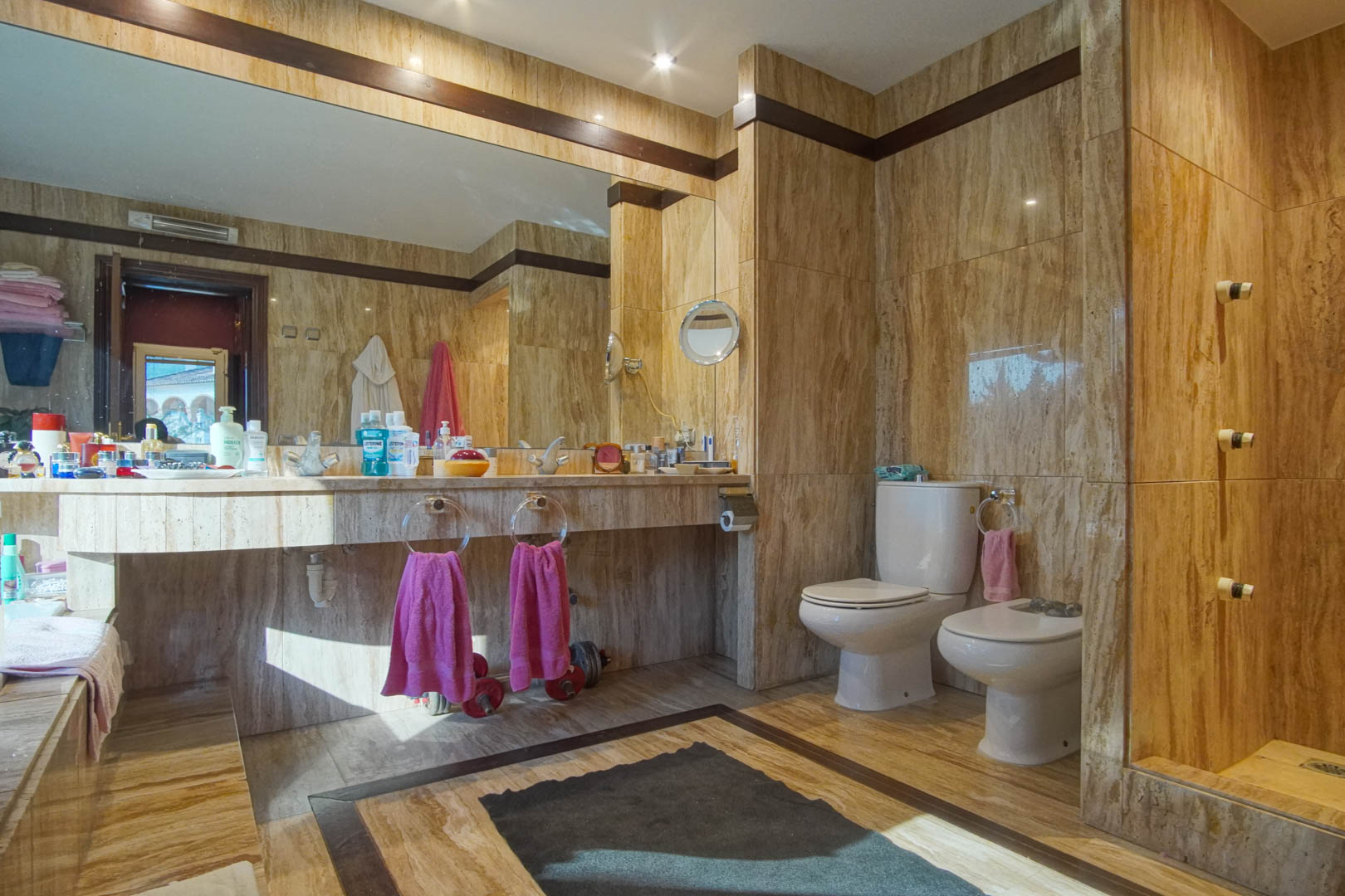 C3XY8287DEN - C3XY8287DEN Villa with pool for sale in Denia, with partial mountain and castle views.