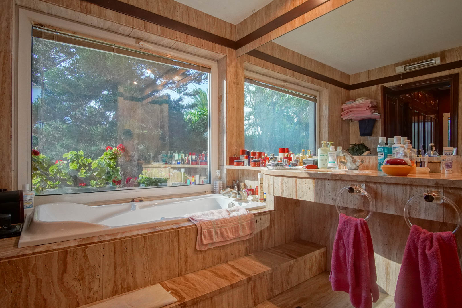 C3XY8287DEN - C3XY8287DEN Villa with pool for sale in Denia, with partial mountain and castle views.