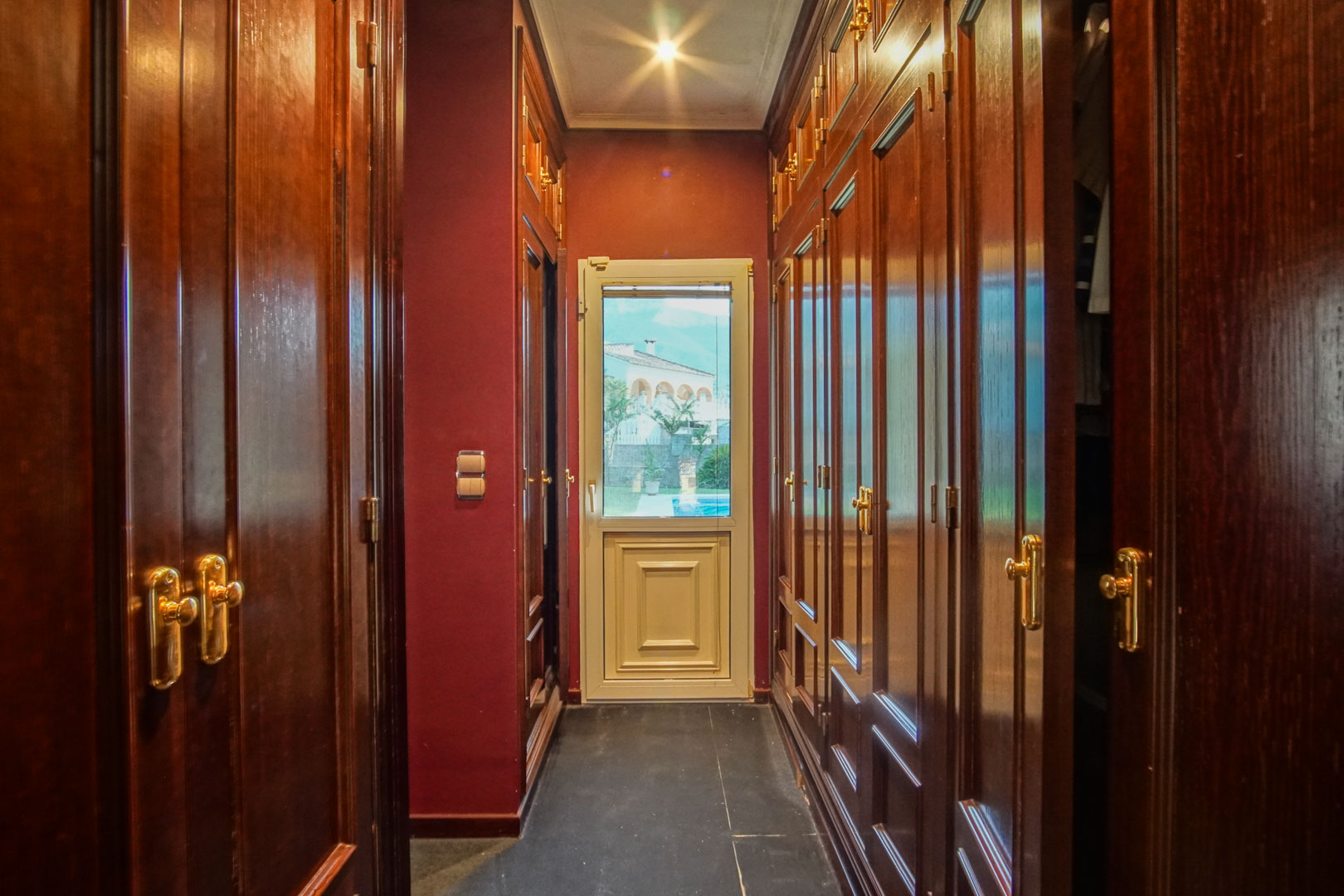 C3XY8287DEN - C3XY8287DEN Villa with pool for sale in Denia, with partial mountain and castle views.