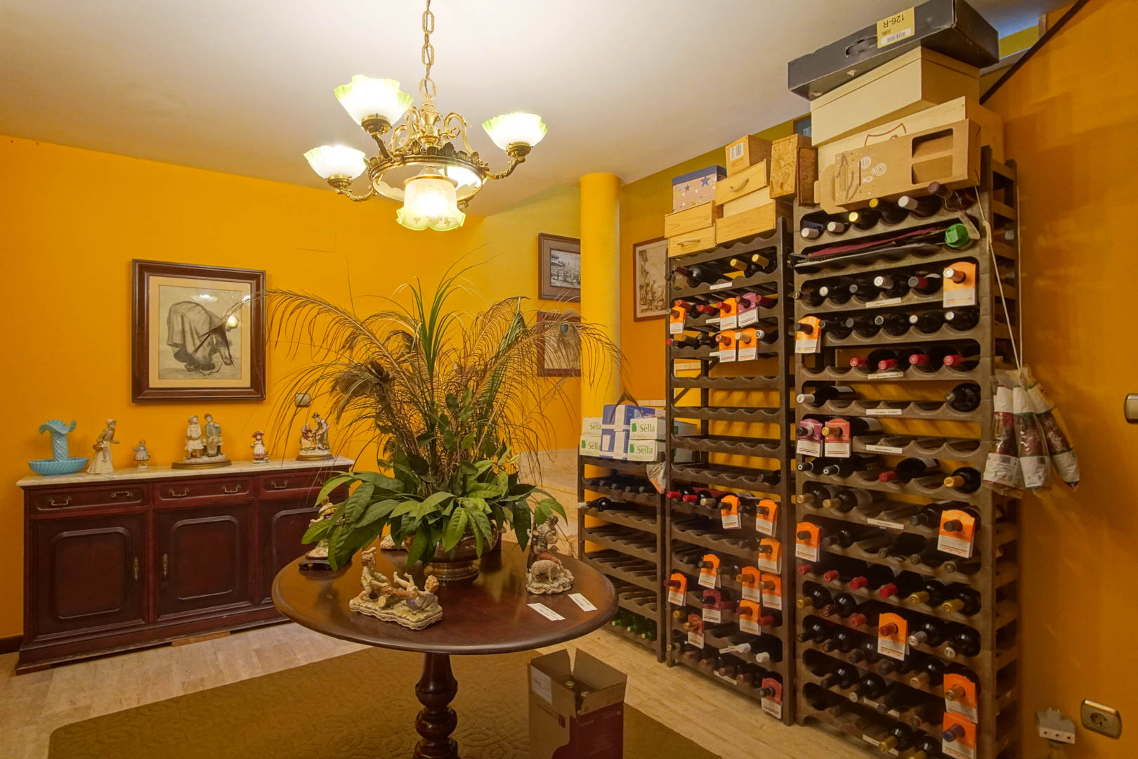 C3XY8287DEN - C3XY8287DEN Villa with pool for sale in Denia, with partial mountain and castle views.