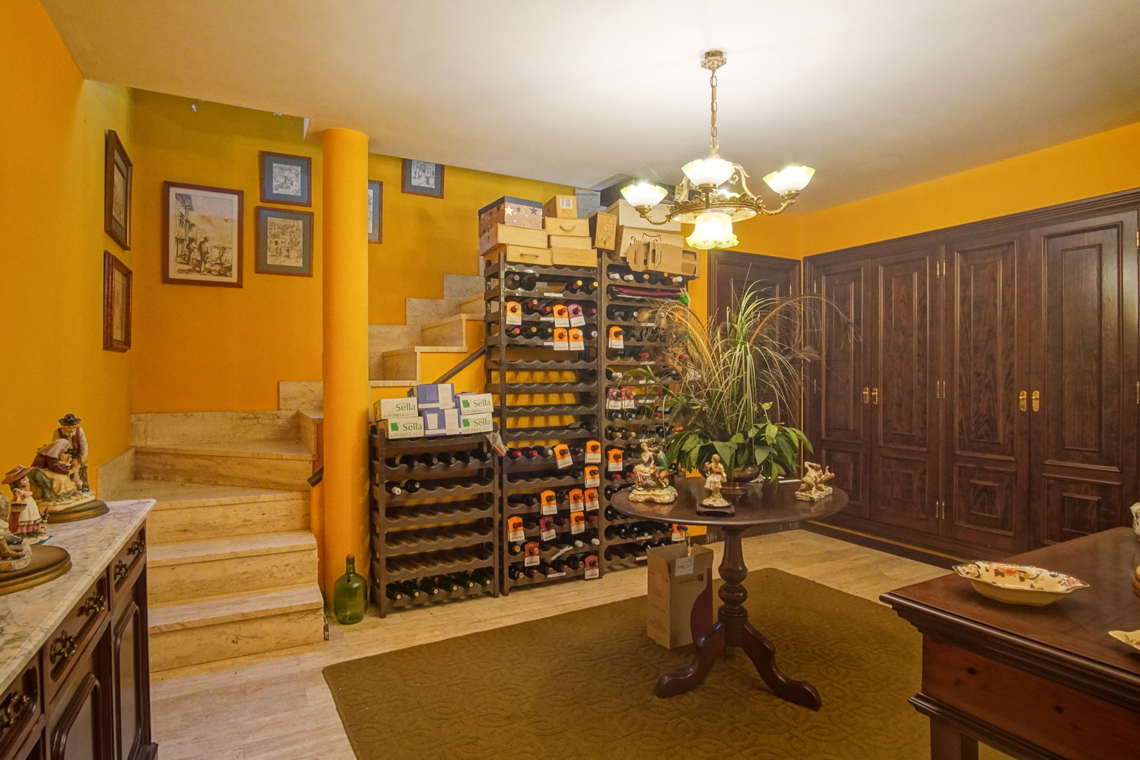 C3XY8287DEN - C3XY8287DEN Villa with pool for sale in Denia, with partial mountain and castle views.