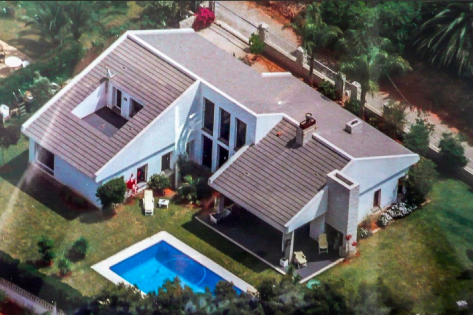 C3XY8287DEN - C3XY8287DEN Villa with pool for sale in Denia, with partial mountain and castle views.