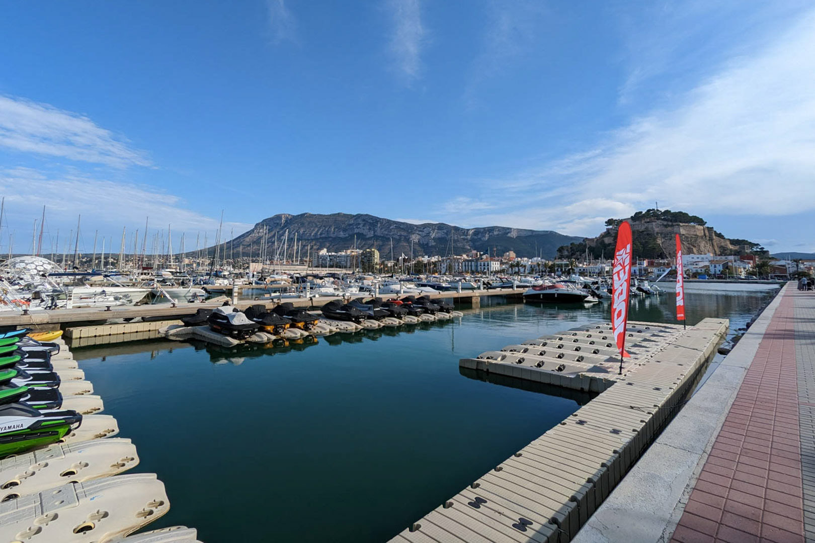 C3XY8287DEN - C3XY8287DEN Villa with pool for sale in Denia, with partial mountain and castle views.