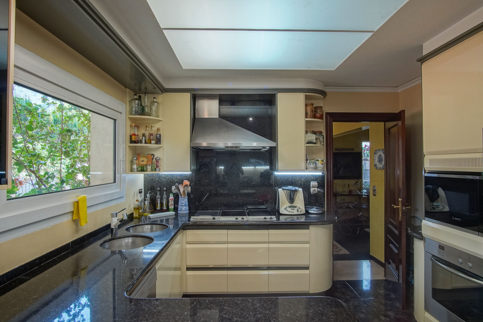 C3XY8287DEN - C3XY8287DEN Villa with pool for sale in Denia, with partial mountain and castle views.