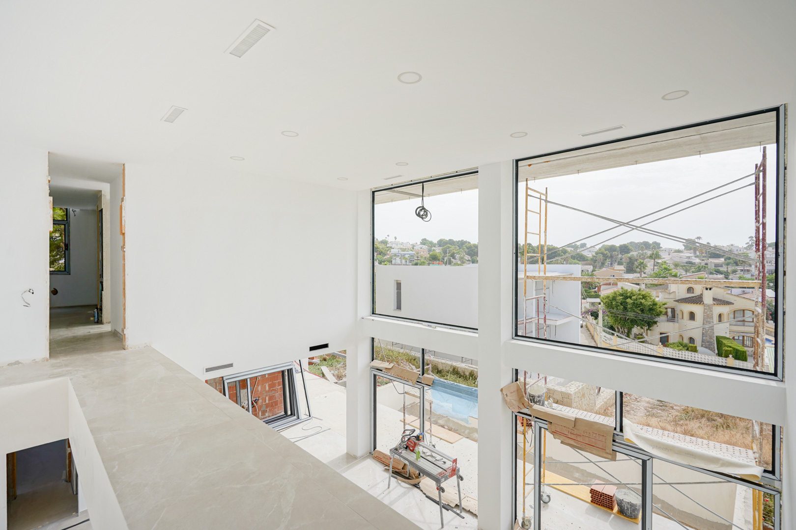 4569CAL - 4569CAL Villa moderne de nouvelle construction à distance de marche de la plage de Calpe