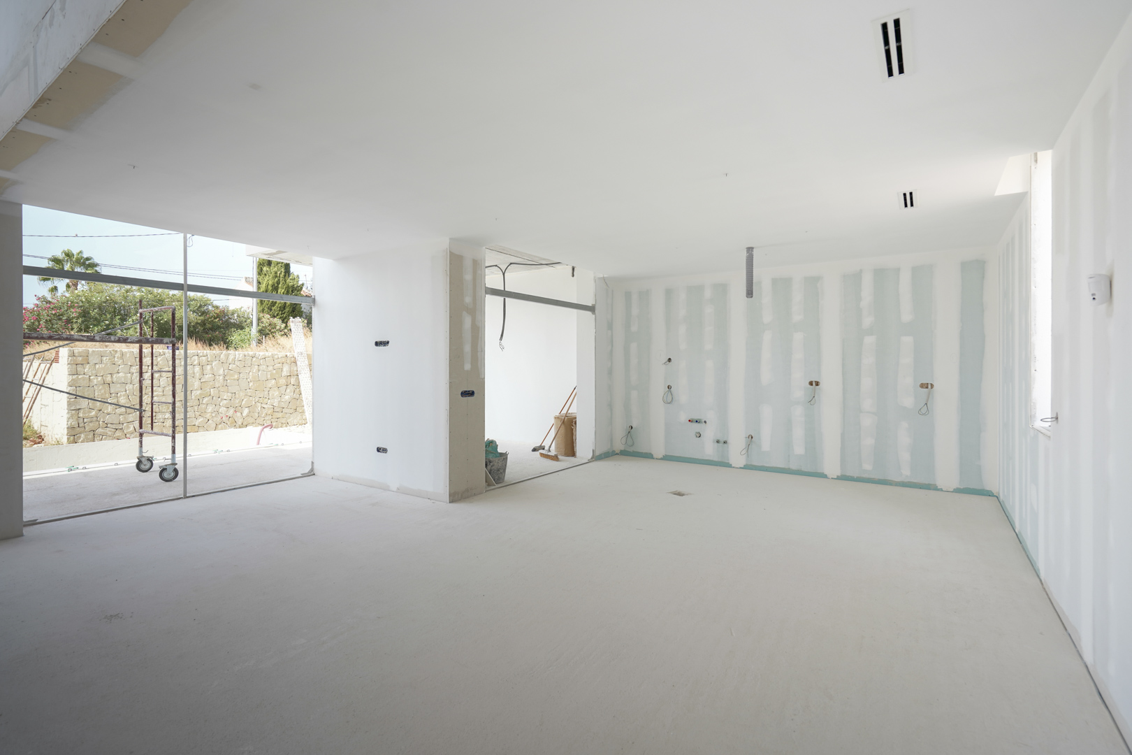 4570CAL Moderna villa de obra nueva a 500 m de la playa, en venta en Calpe