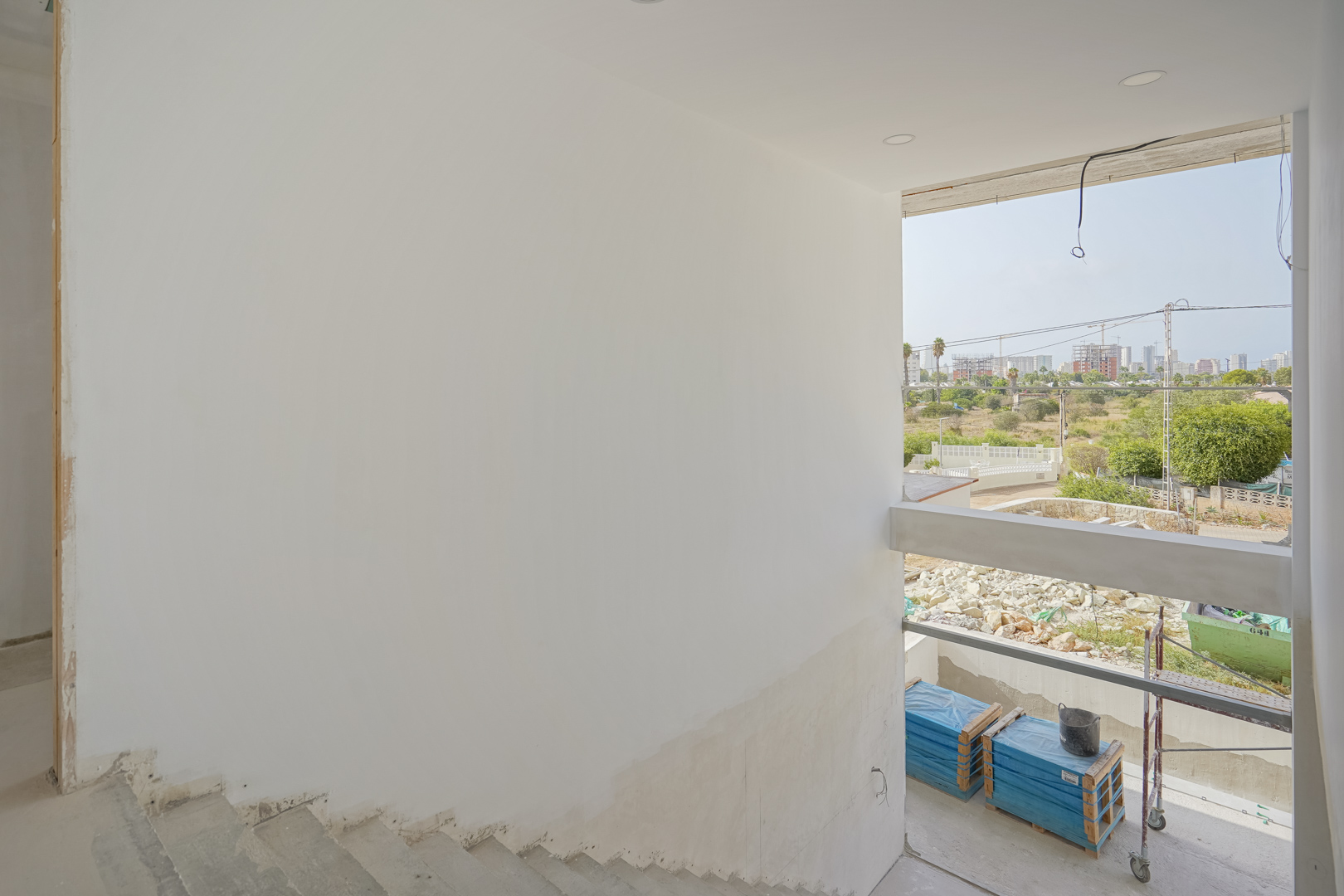 4570CAL Moderna villa de obra nueva a 500 m de la playa, en venta en Calpe