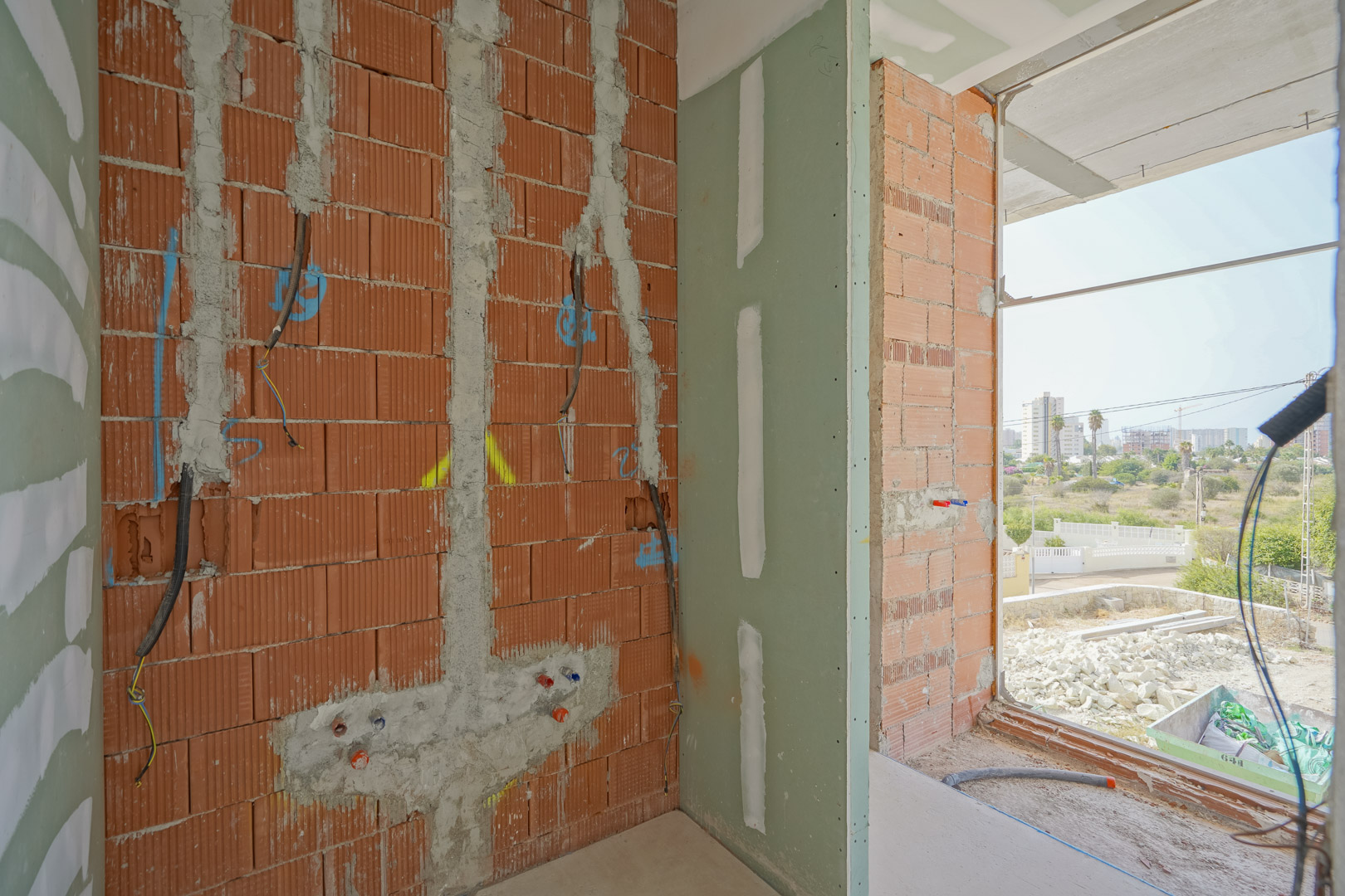 4570CAL Moderna villa de obra nueva a 500 m de la playa, en venta en Calpe